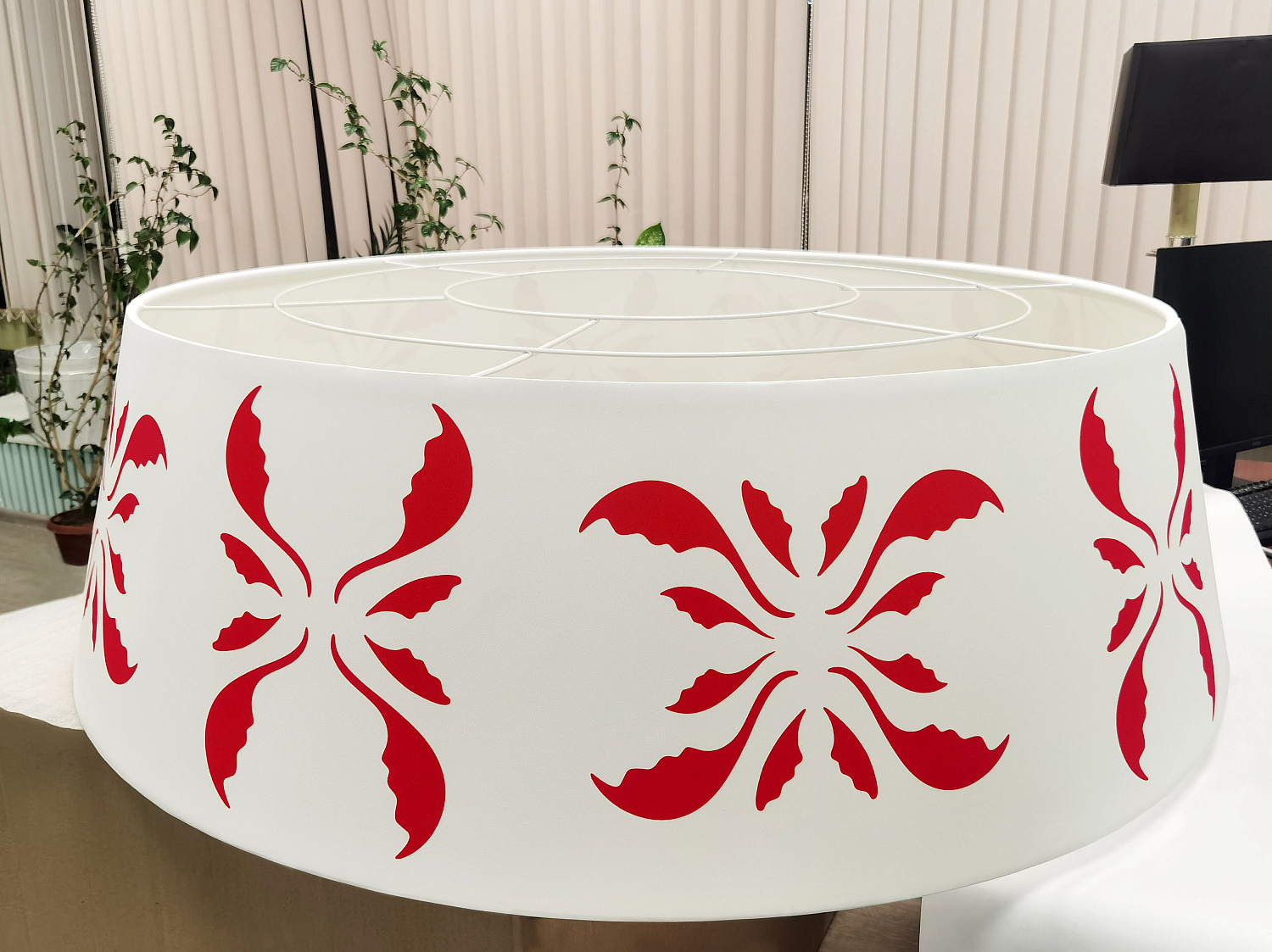 Абажур Д1400мм для оформления офиса в г.Владикавказ